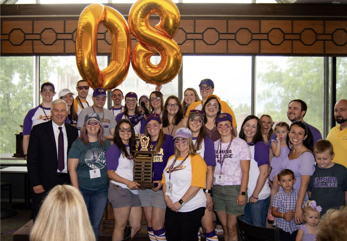 Class of 2008 members, family members, and President Lindsay hold the Spirit Award during the 2023 Reunion